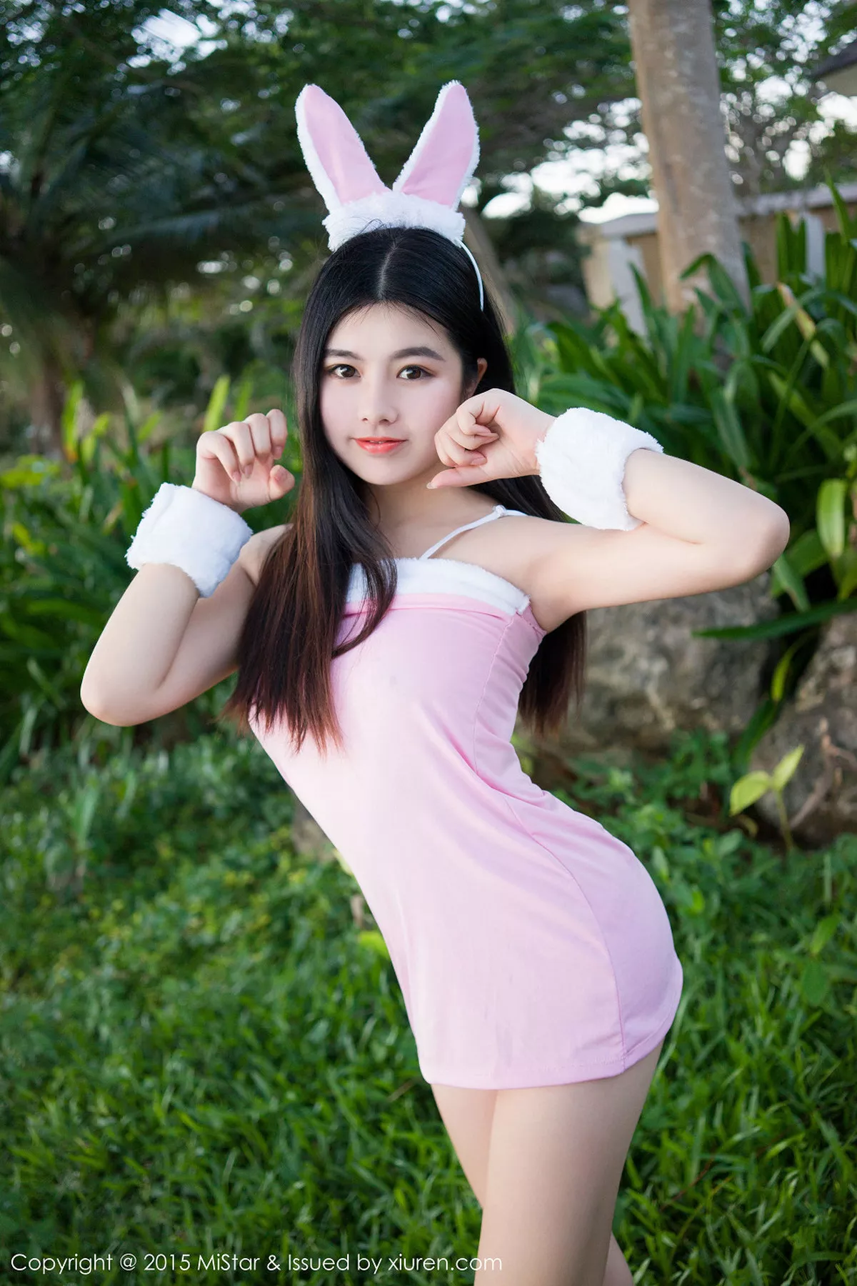 秀人集.com_[MiStar魅妍社]Vol.050_嫩模娜露Selena黑色死库水性感美胸诱惑翘臀写真60P