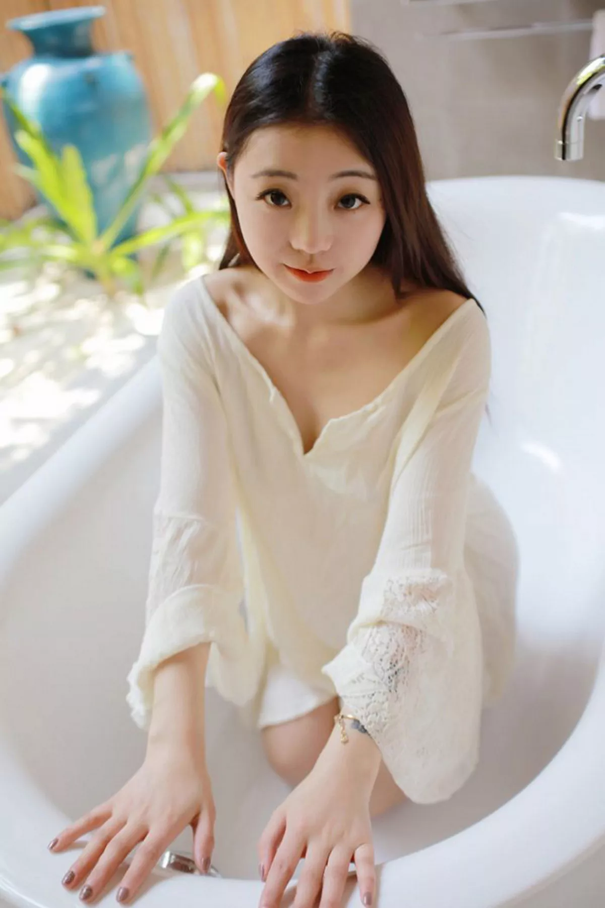 秀人集.com_[MFStar模范学院]Vol.072_嫩模佘贝拉bella马尔代夫旅拍浴室里湿身诱惑秀美乳53P