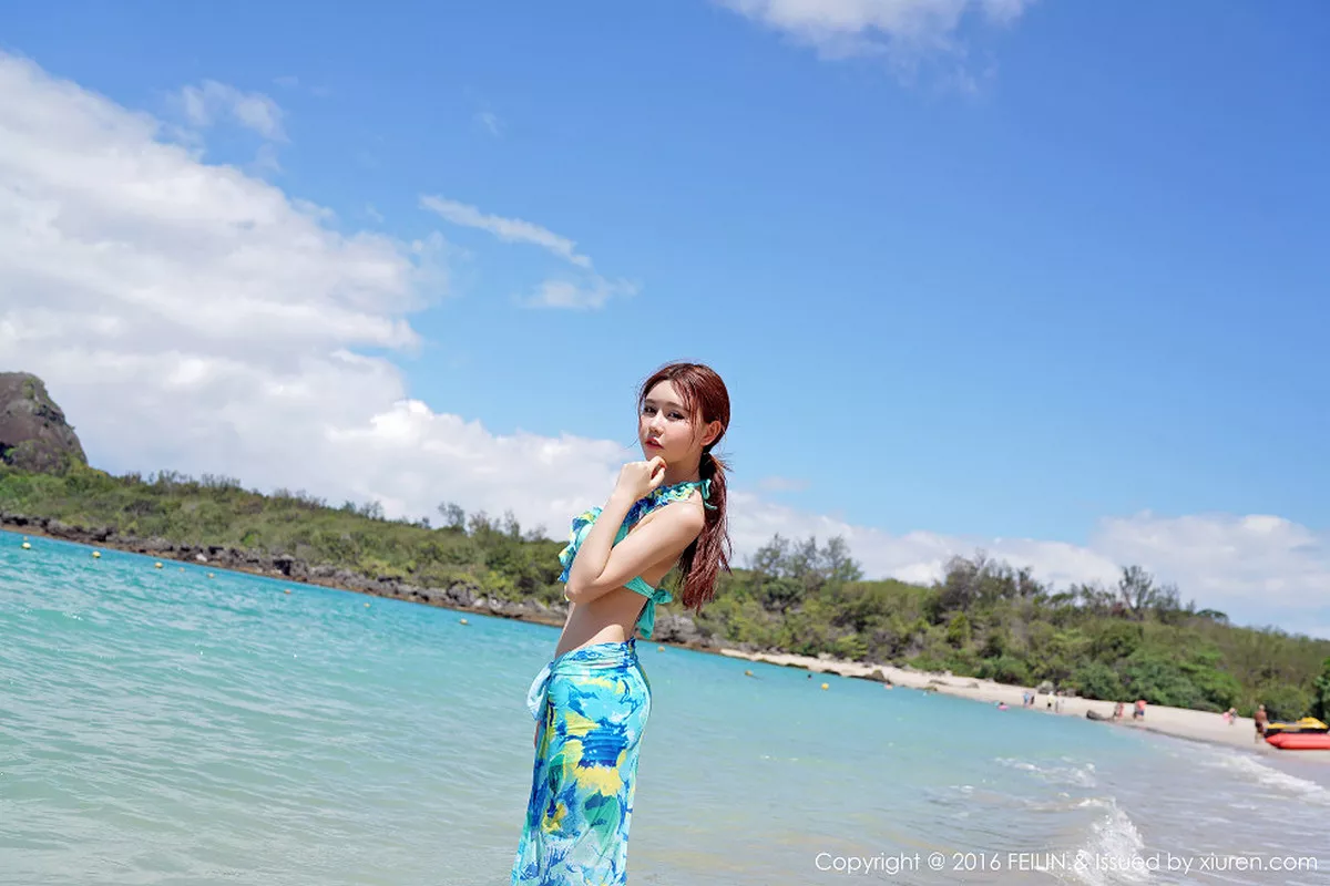 秀人集.com_[FeiLin嗲囡囡]Vol.045_嫩模Milk楚楚沙滩花色比基尼秀完美身材性感写真46P