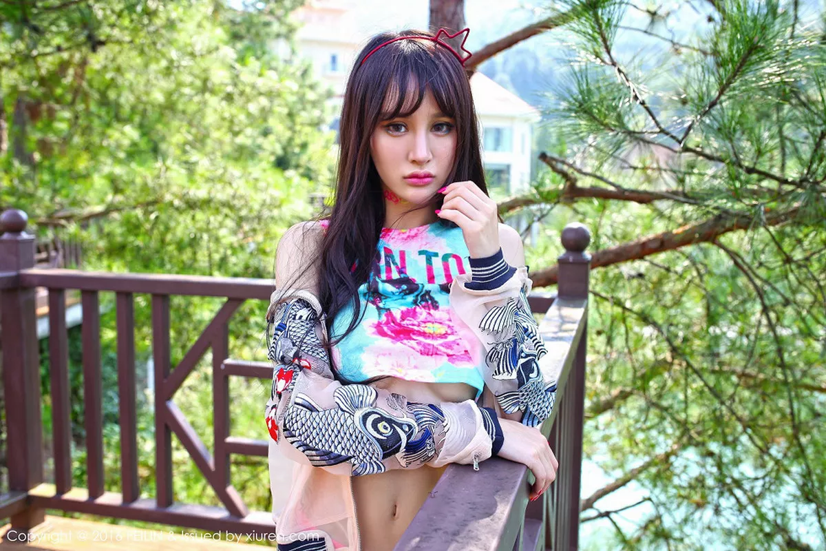 秀人集.com_[FeiLin嗲囡囡]Vol.053_嫩模Cheryl青树撩上衣秀半球粉红内裤性感迷人写真44P