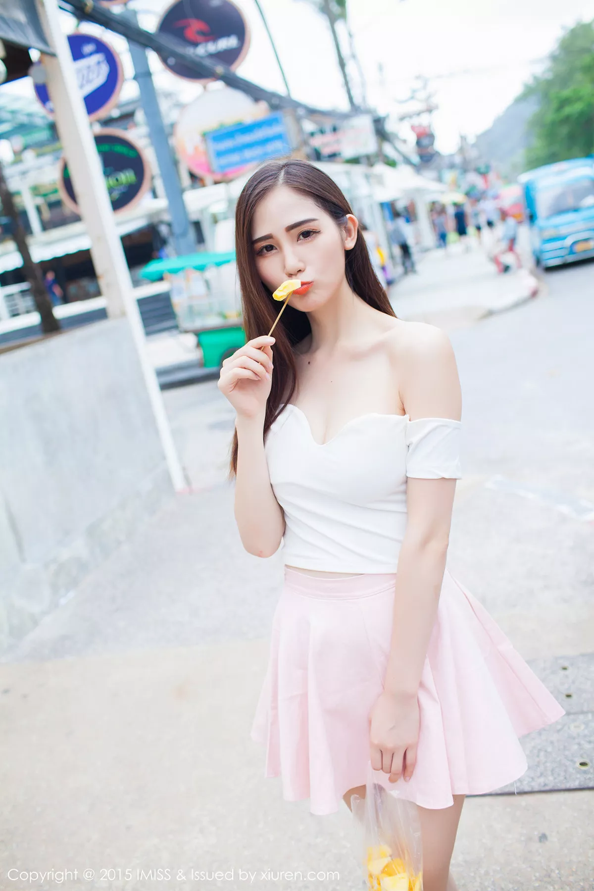 秀人集.com_[IMISS爱蜜社]Vol.041_嫩模SISY思普吉岛旅拍低胸上衣秀美乳高挑迷人写真61P