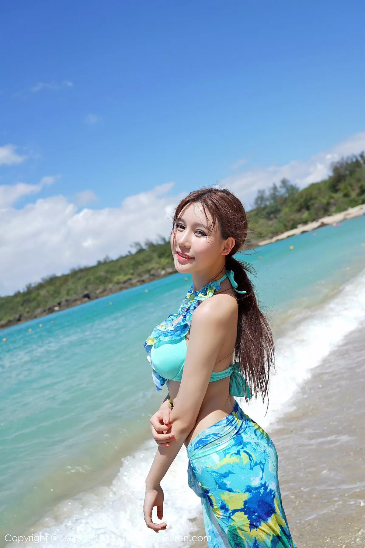 秀人集.com_[FeiLin嗲囡囡]Vol.045_嫩模Milk楚楚沙滩花色比基尼秀完美身材性感写真46P