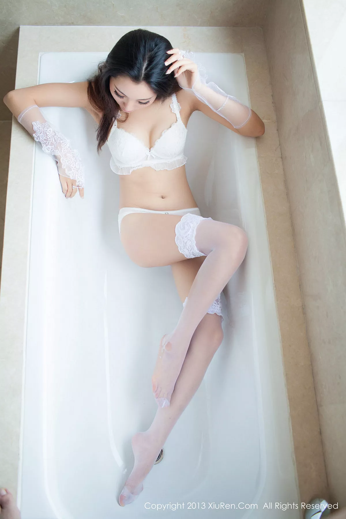 秀人集.com_[XiuRen秀人网]No.077_嫩模燕甘甘白色蕾边丝袜白色内衣性感美胸诱惑写真69P