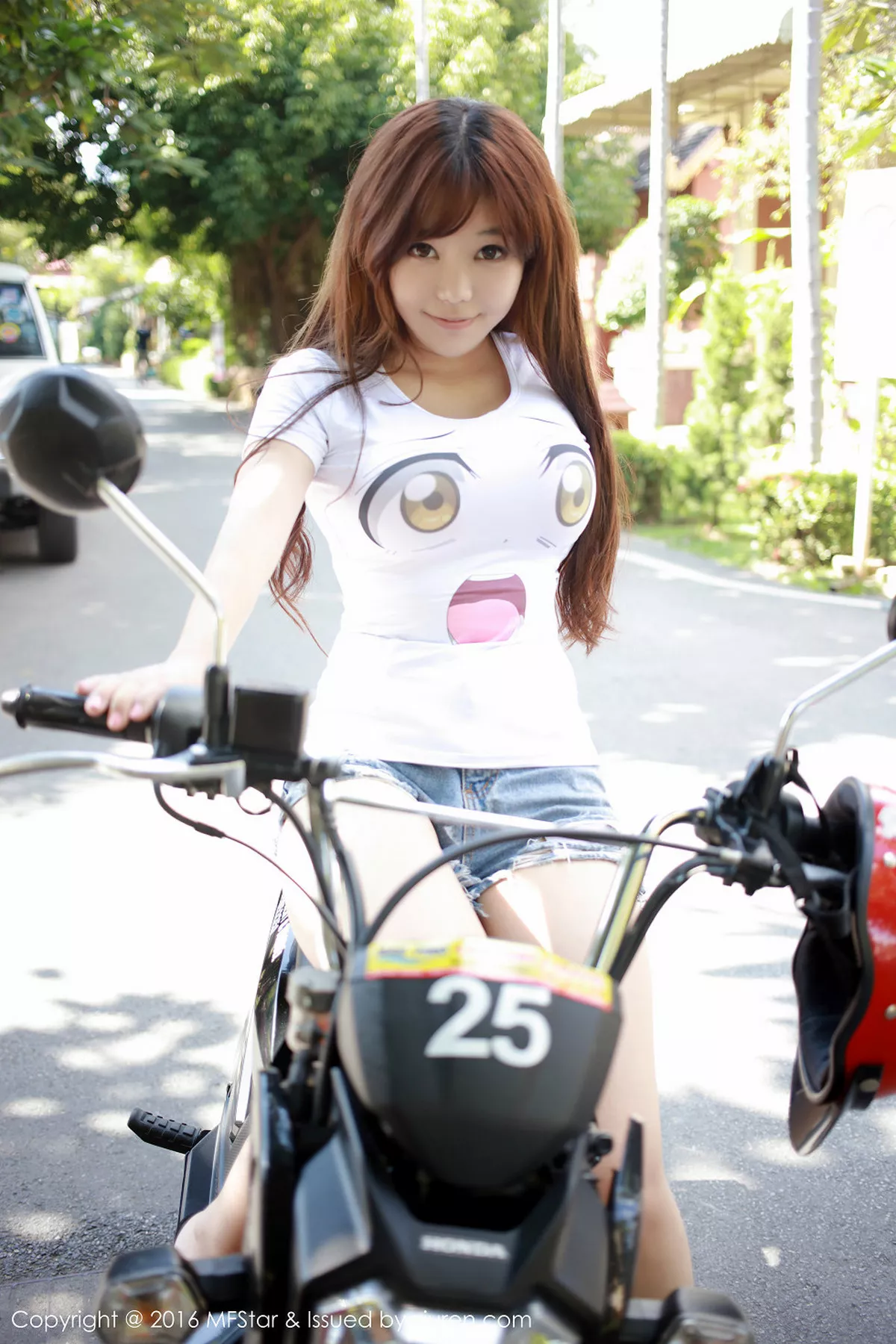 秀人集.com_[MFStar模范学院]Vol.054_刘飞儿Faye苏梅岛旅拍黑色内衣白嫩翘臀诱惑美乳50P