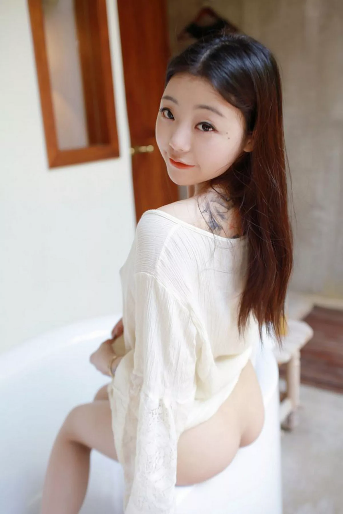 秀人集.com_[MFStar模范学院]Vol.072_嫩模佘贝拉bella马尔代夫旅拍浴室里湿身诱惑秀美乳53P