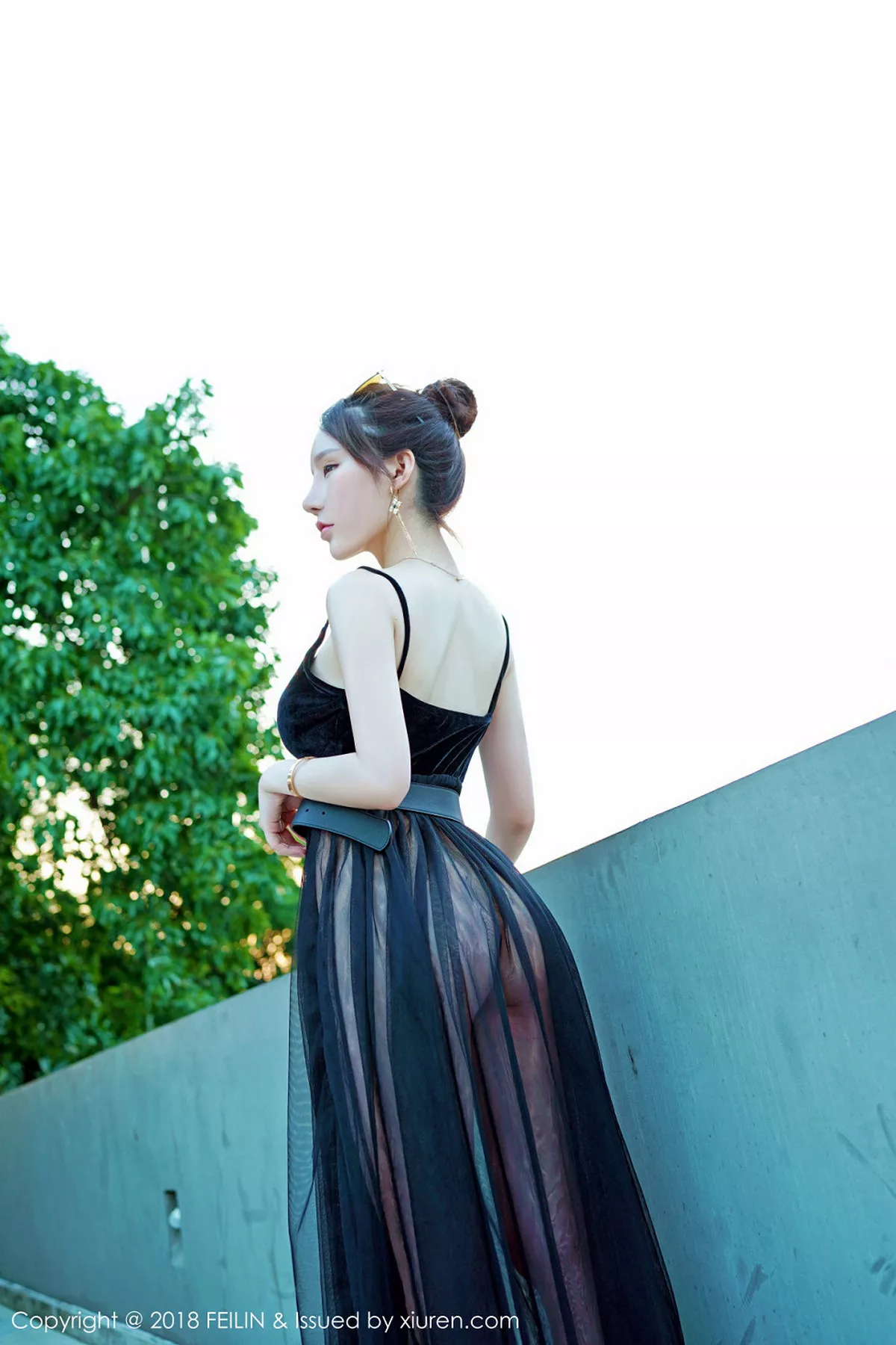 秀人集.com_[FeiLin嗲囡囡]Vol.163_女神周于希菲律宾旅拍无内黑丝裤袜+泳池真空薄纱诱惑写真41P