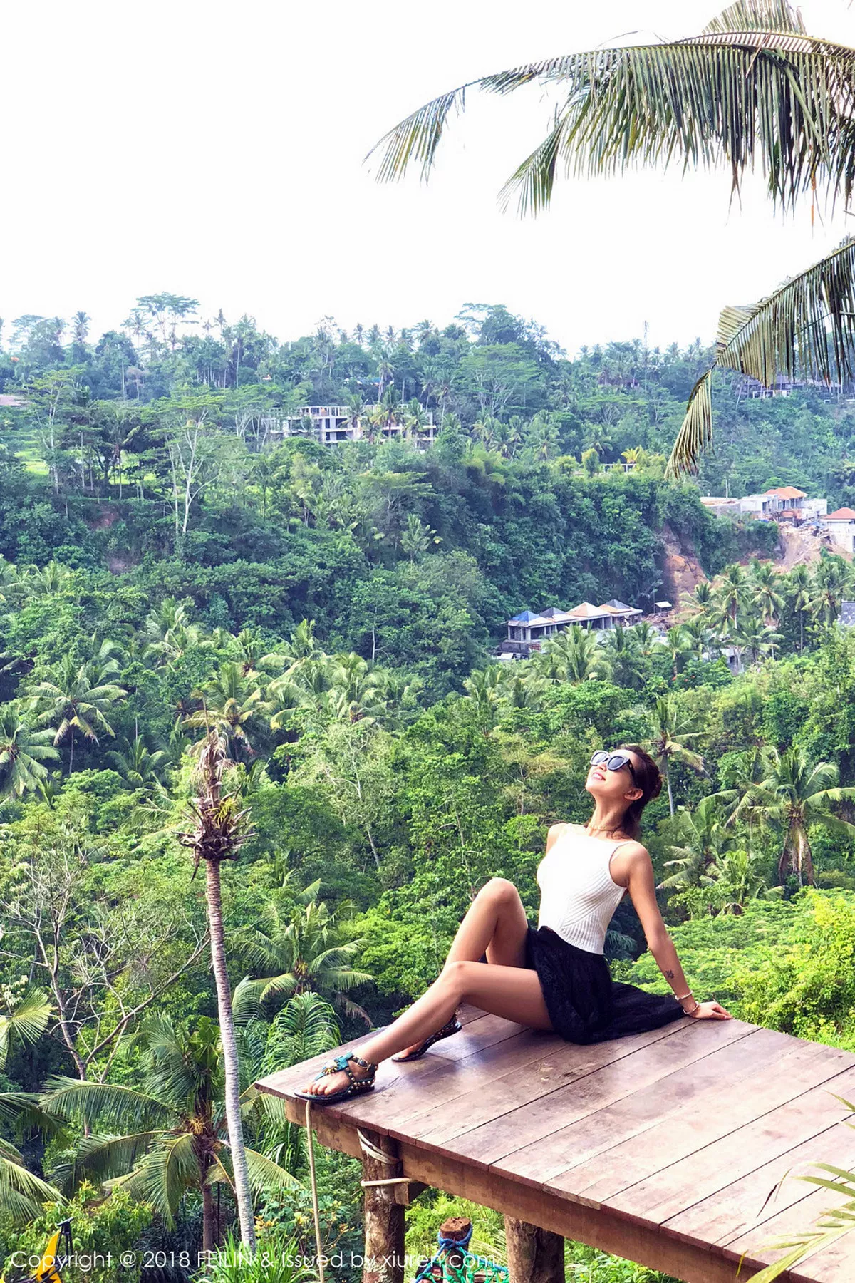 秀人集.com_[FeiLin嗲囡囡]Vol.164_嫩模冯木木LRIS班塔延岛旅拍户外红色背心配短裤性感写真40P