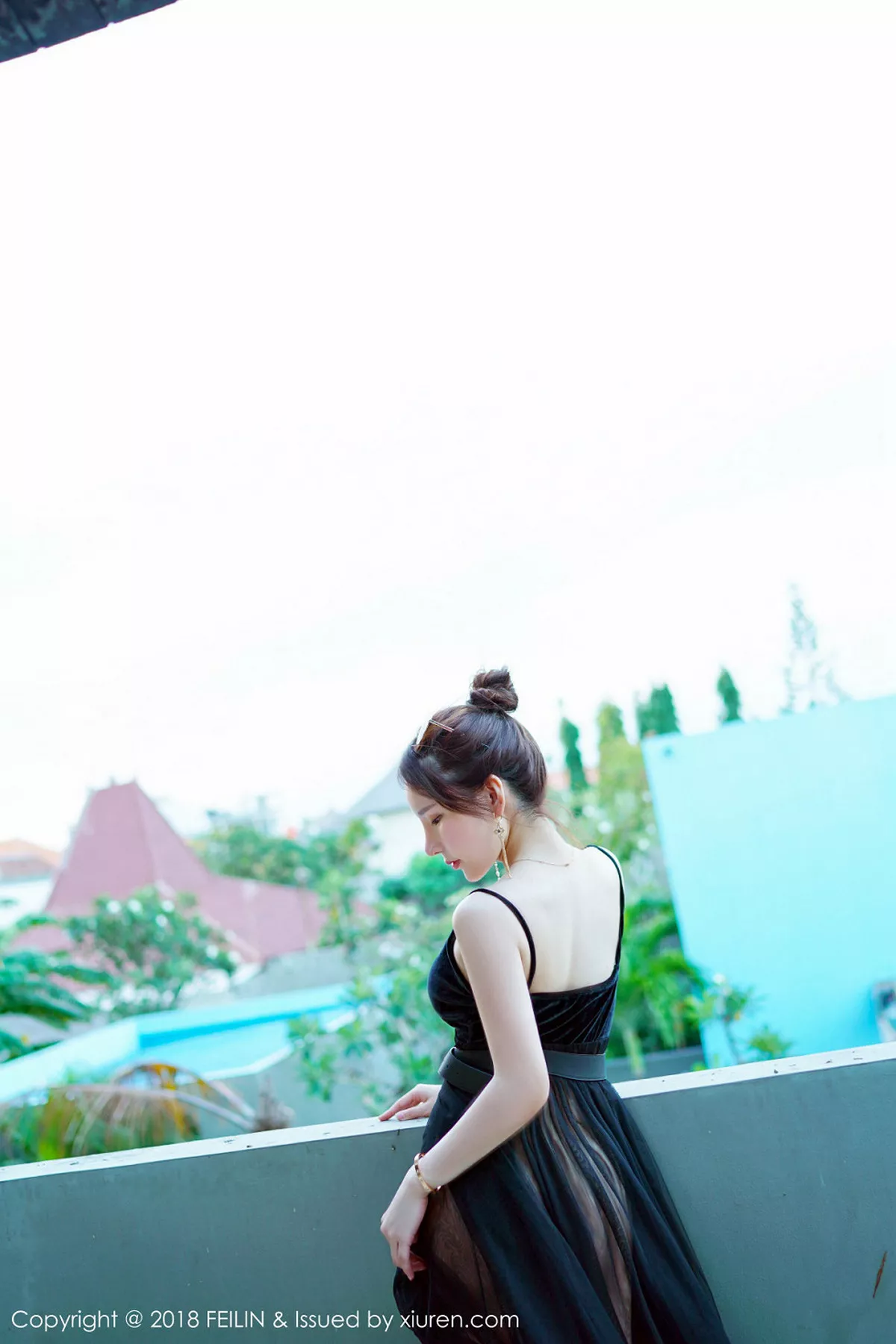 秀人集.com_[FeiLin嗲囡囡]Vol.163_女神周于希菲律宾旅拍无内黑丝裤袜+泳池真空薄纱诱惑写真41P