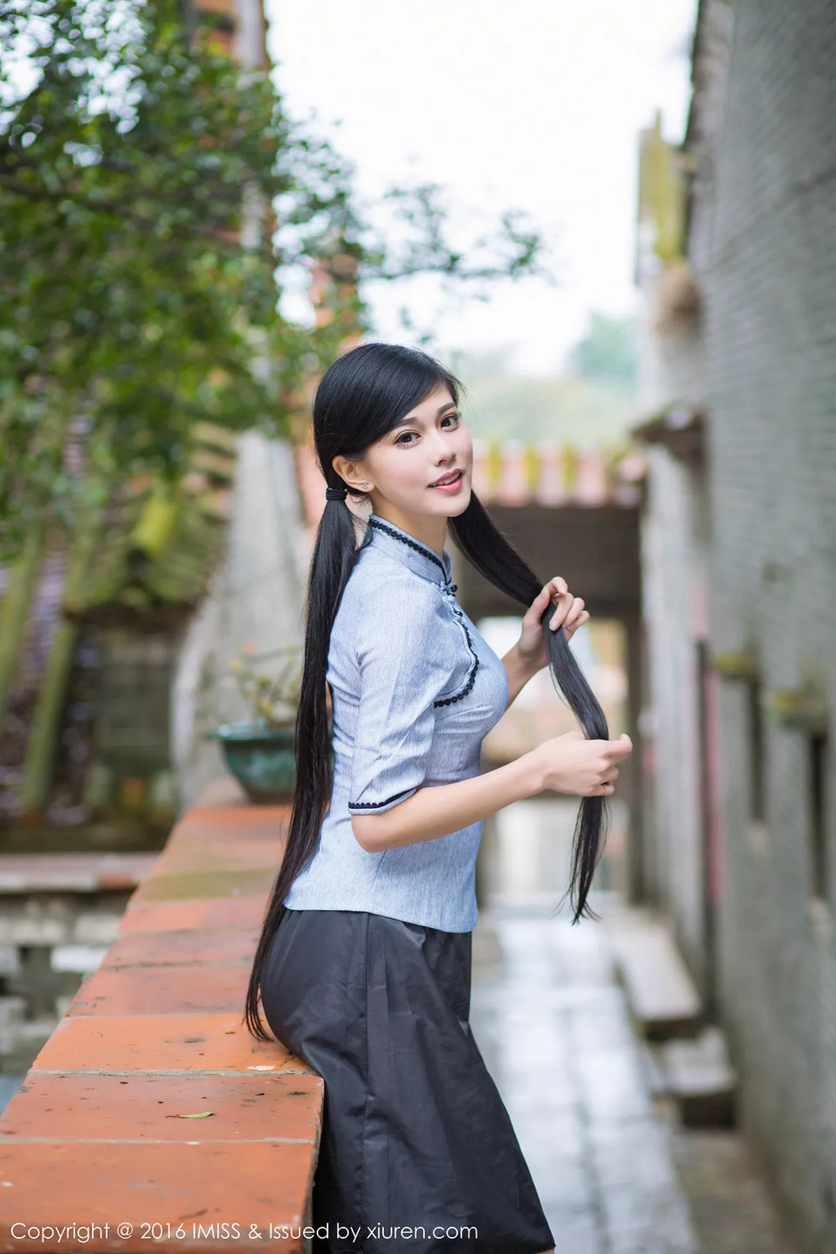 秀人集.com_[IMISS爱蜜社]Vol.070_嫩模王曼妮&谭小雅古典旗袍风完美身材性感迷人写真60P