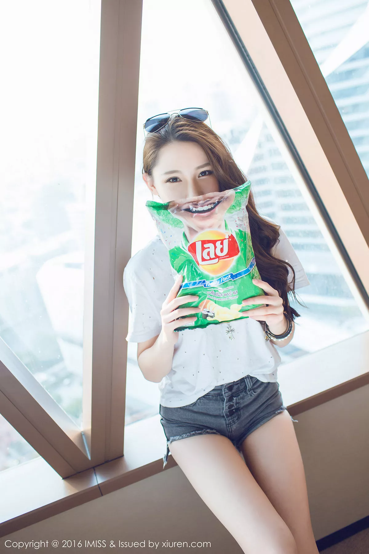 秀人集.com_[IMISS爱蜜社]Vol.080_长腿美女刘奕宁Lynn泰国旅拍性感私房内衣秀完美曲线49P