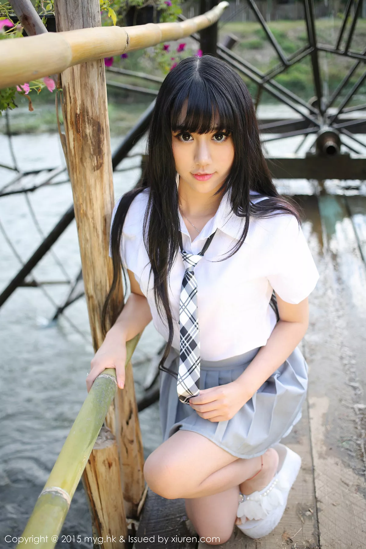 秀人集.com_[MyGirl美媛馆]Vol.096_嫩模杨晓青儿泰国旅拍清纯学生装花丛中的美仙子写真88P