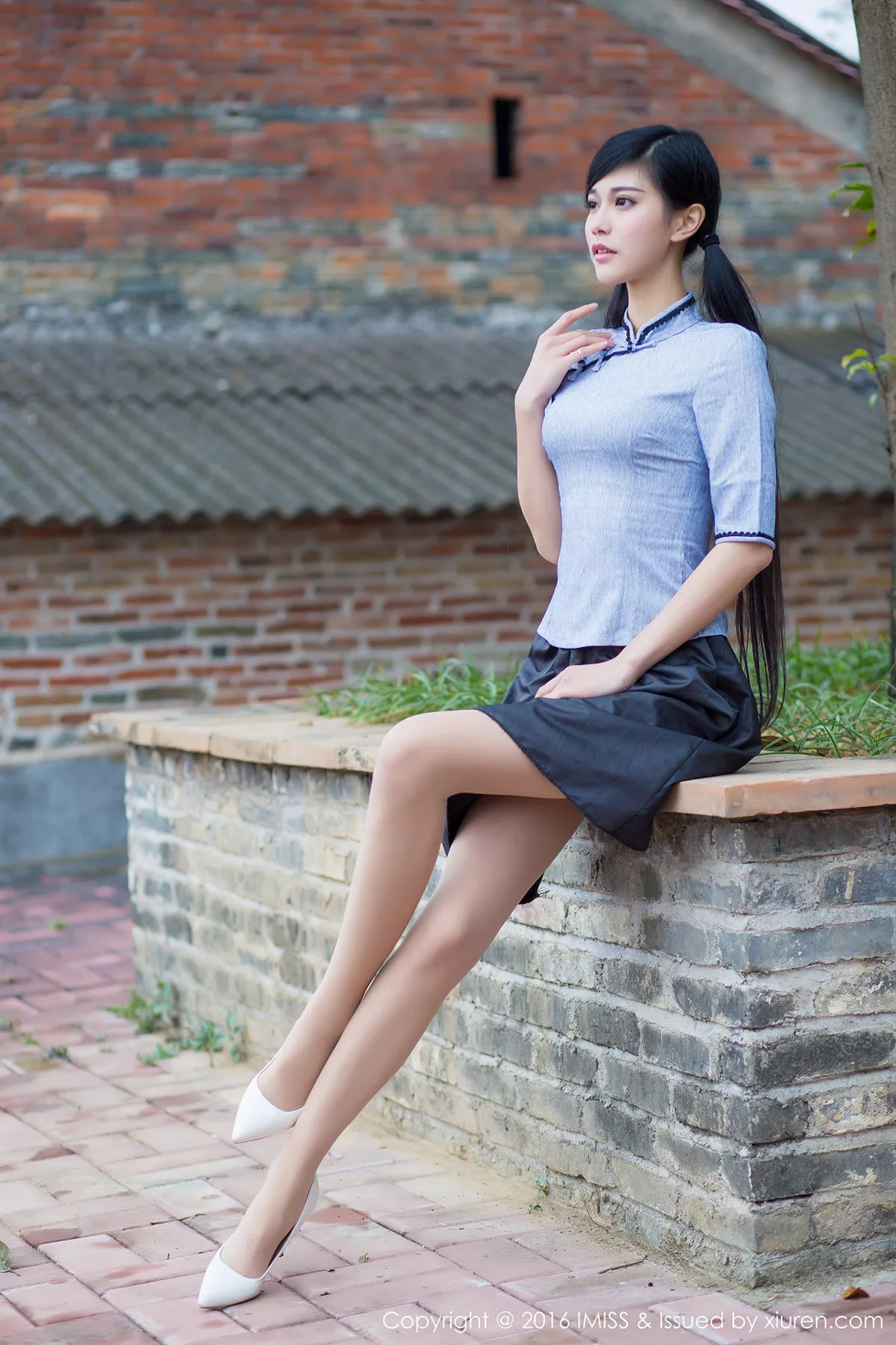 秀人集.com_[IMISS爱蜜社]Vol.070_嫩模王曼妮&谭小雅古典旗袍风完美身材性感迷人写真60P