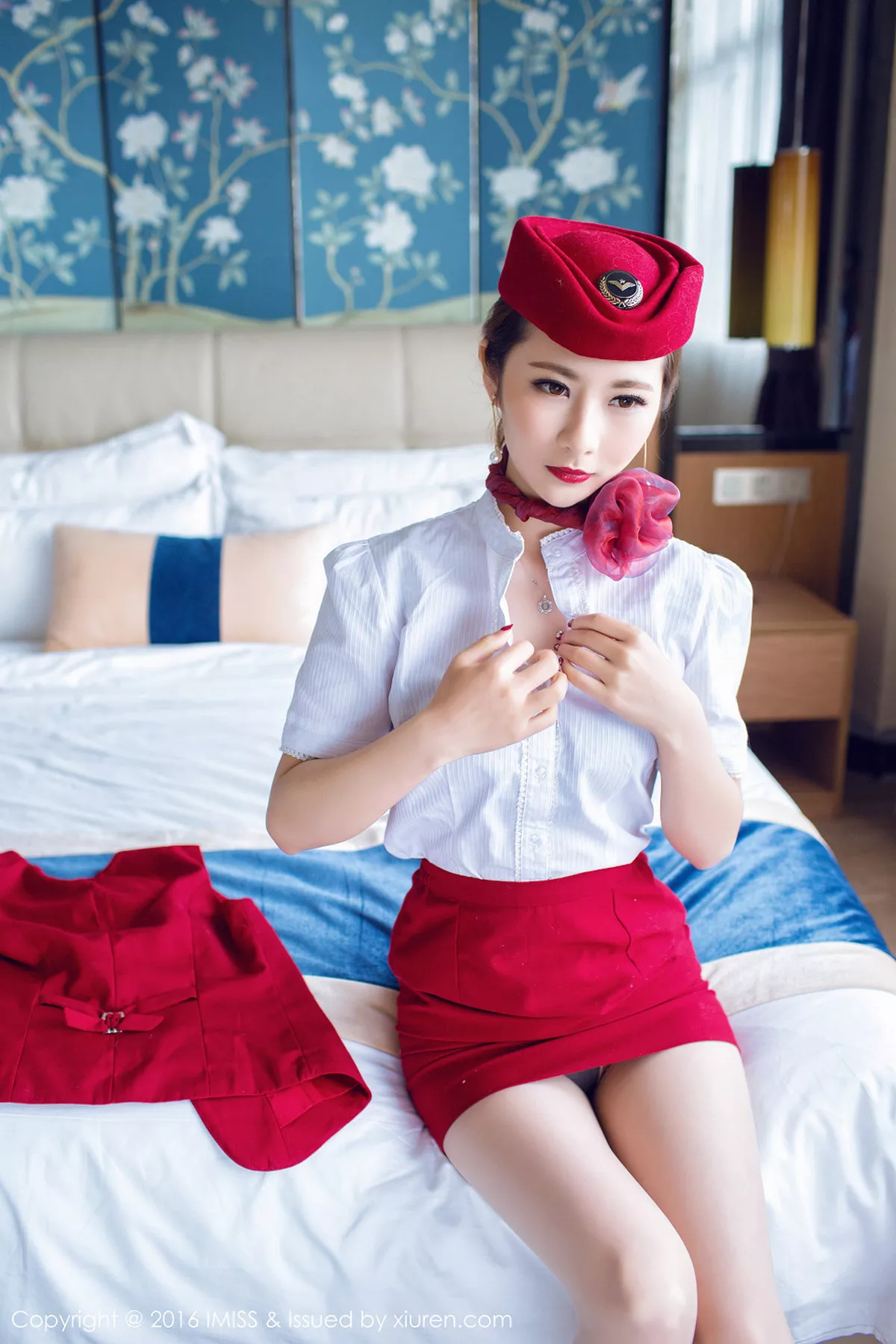 秀人集.com_[IMISS爱蜜社]Vol.082_嫩模莉莉Lily红色空姐制服肉丝美腿性感翘臀诱惑写真50P