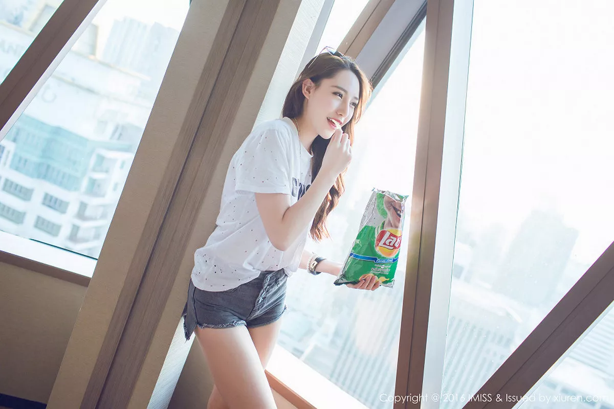 秀人集.com_[IMISS爱蜜社]Vol.080_长腿美女刘奕宁Lynn泰国旅拍性感私房内衣秀完美曲线49P