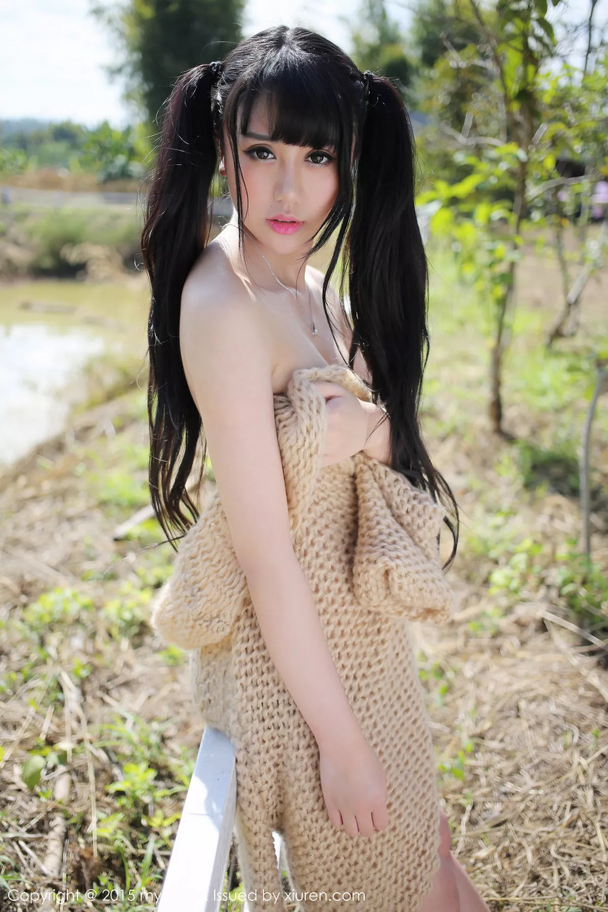 秀人集.com_[MyGirl美媛馆]Vol.093_嫩模杨晓青儿泰国旅拍宽大毛衣白嫩肌肤性感翘臀写真82P