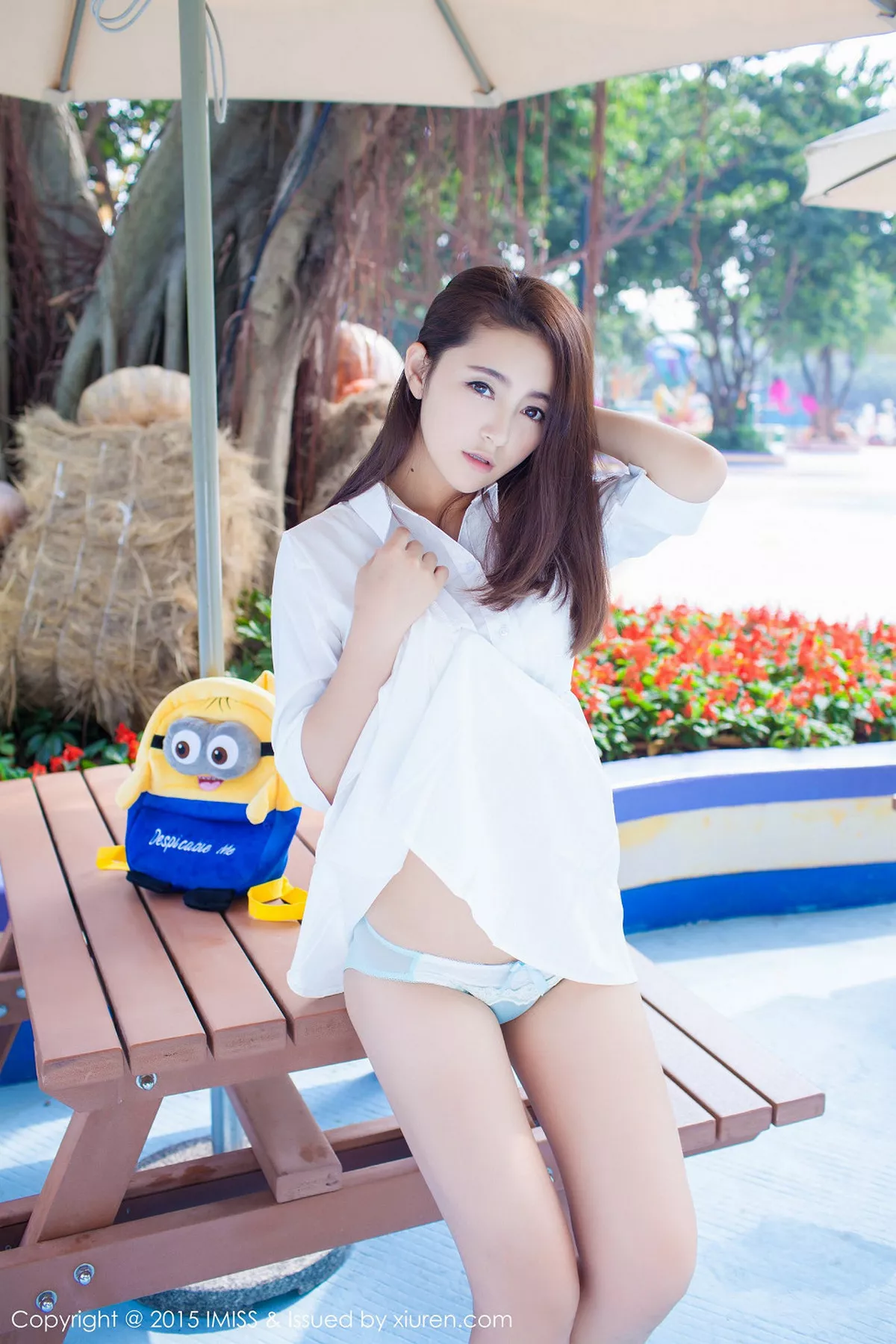 秀人集.com_[IMISS爱蜜社]Vol.053_嫩模夏茉GIGI小清新街拍白色衬衣迷人内裤写真50P