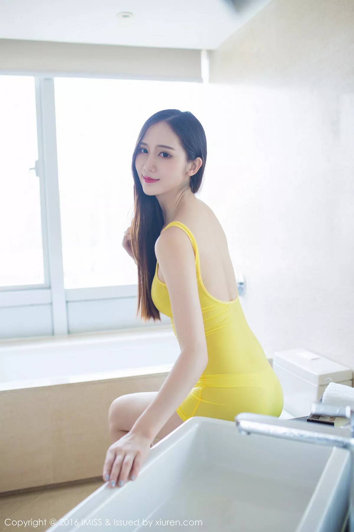 秀人集.com_[IMISS爱蜜社]Vol.117_嫩模SISY思黄色紧身连身短裙半透撩人完美身材写真54P