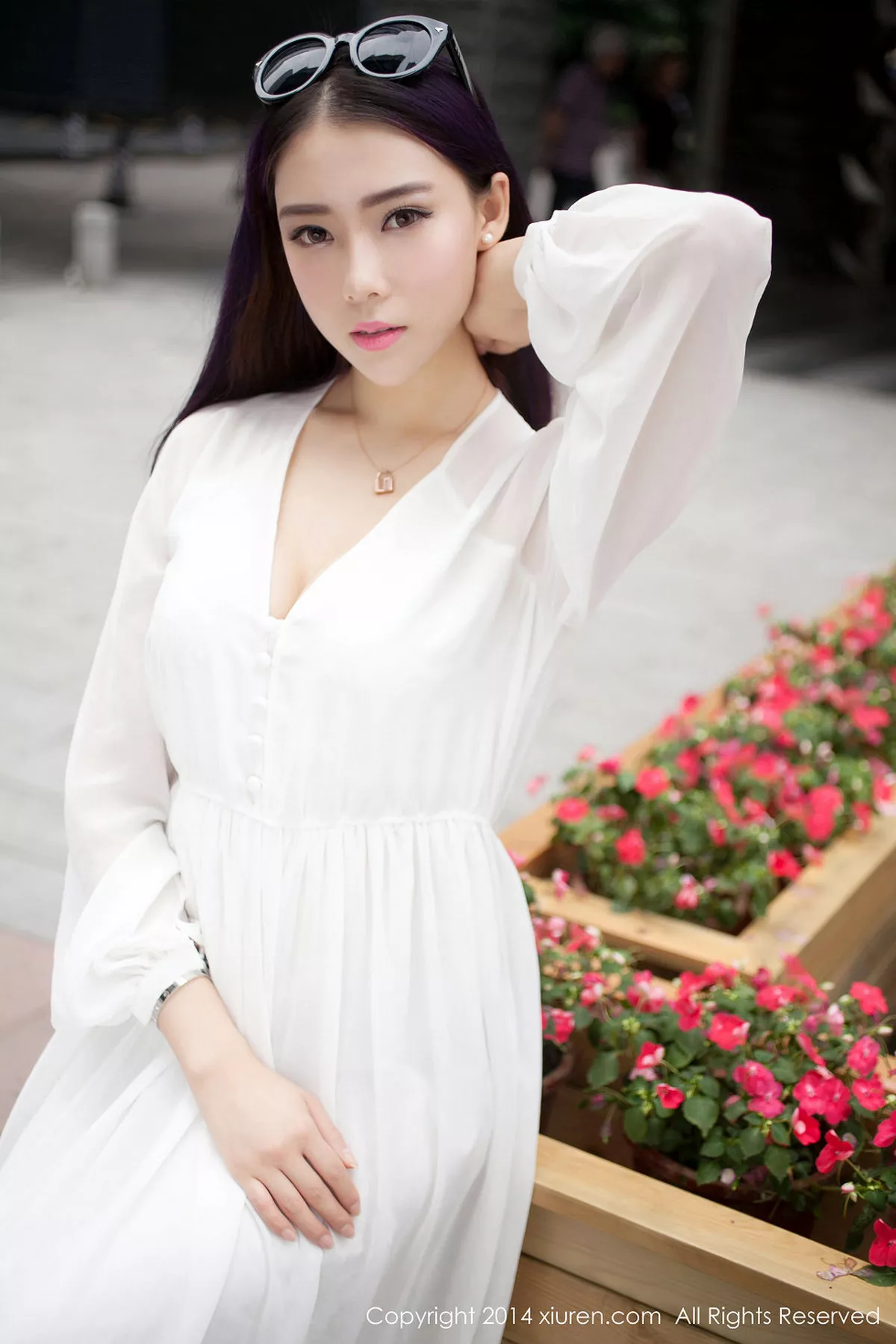 秀人集.com_[XiuRen秀人网]No.131_嫩模梦娜Vanessa白色连身睡裙大尺度真空美胸诱惑写真58P