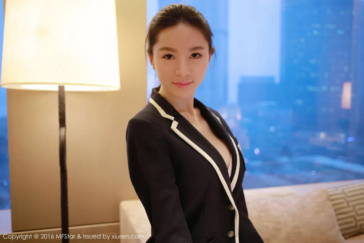 秀人集.com_[MFStar模范学院]Vol.076_嫩模慕羽茜居家制服展成熟女人韵味性感内衣迷人写真52P