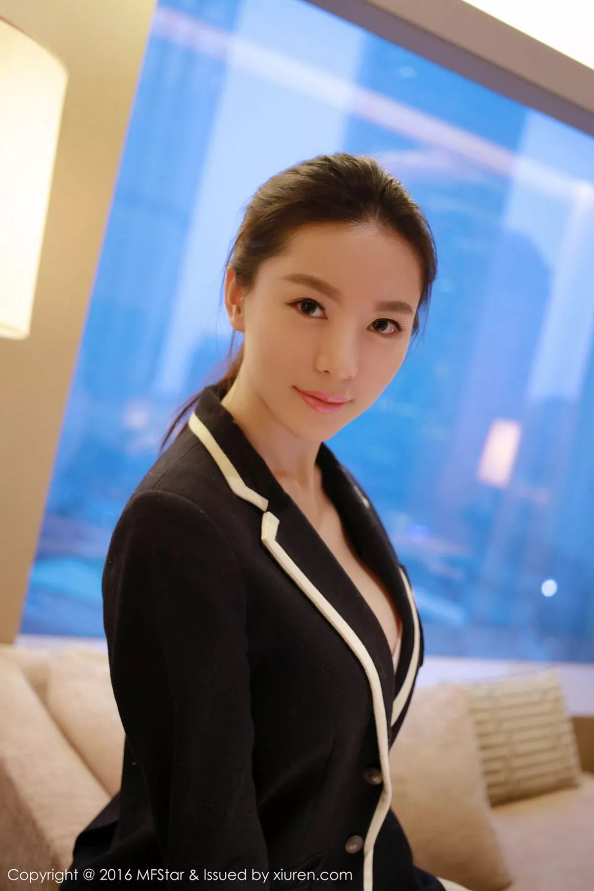 秀人集.com_[MFStar模范学院]Vol.076_嫩模慕羽茜居家制服展成熟女人韵味性感内衣迷人写真52P