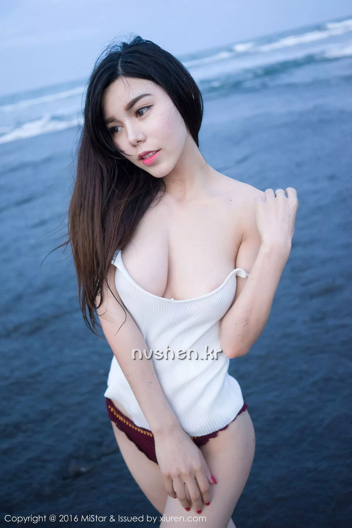 秀人集.com_[MiStar魅妍社]Vol.125_嫩模沈佳熹巴厘岛旅拍第2套沙滩边吊带内衣秀美胸写真50P
