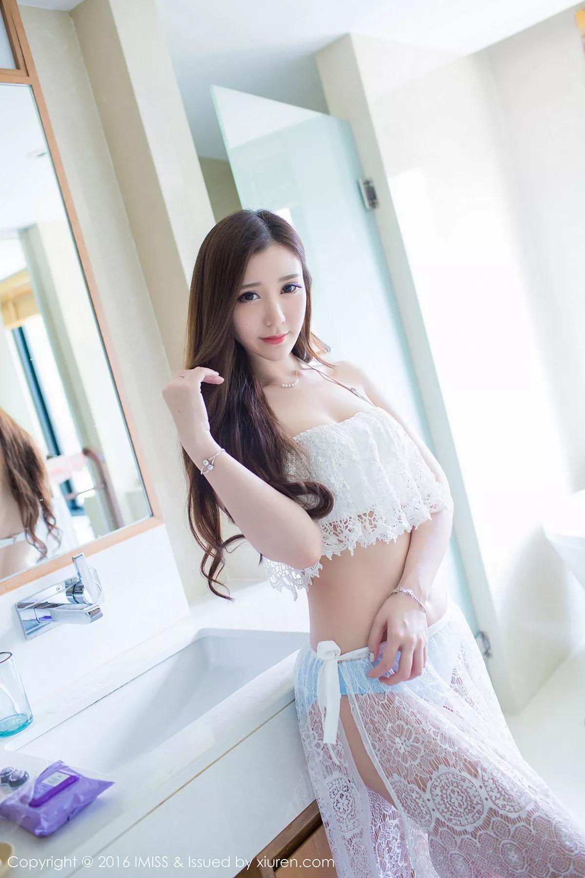 秀人集.com_[IMISS爱蜜社]Vol.091_淼淼萌萌哒兰卡威旅拍红色内衣秀美胸花仙子迷人写真52P