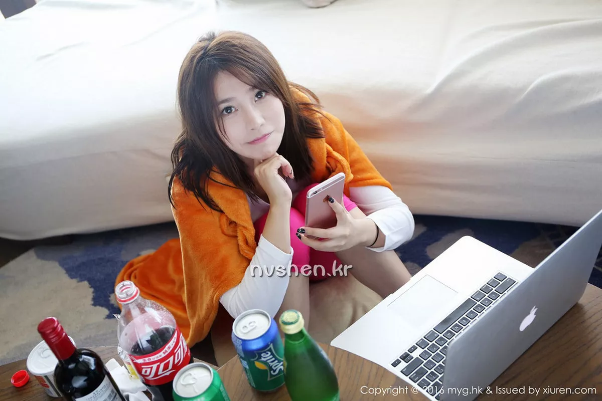 秀人集.com_[MyGirl美媛馆]Vol.233_嫩模许诺Sabrina居家私房护士装白色丝袜性感美腿写真64P