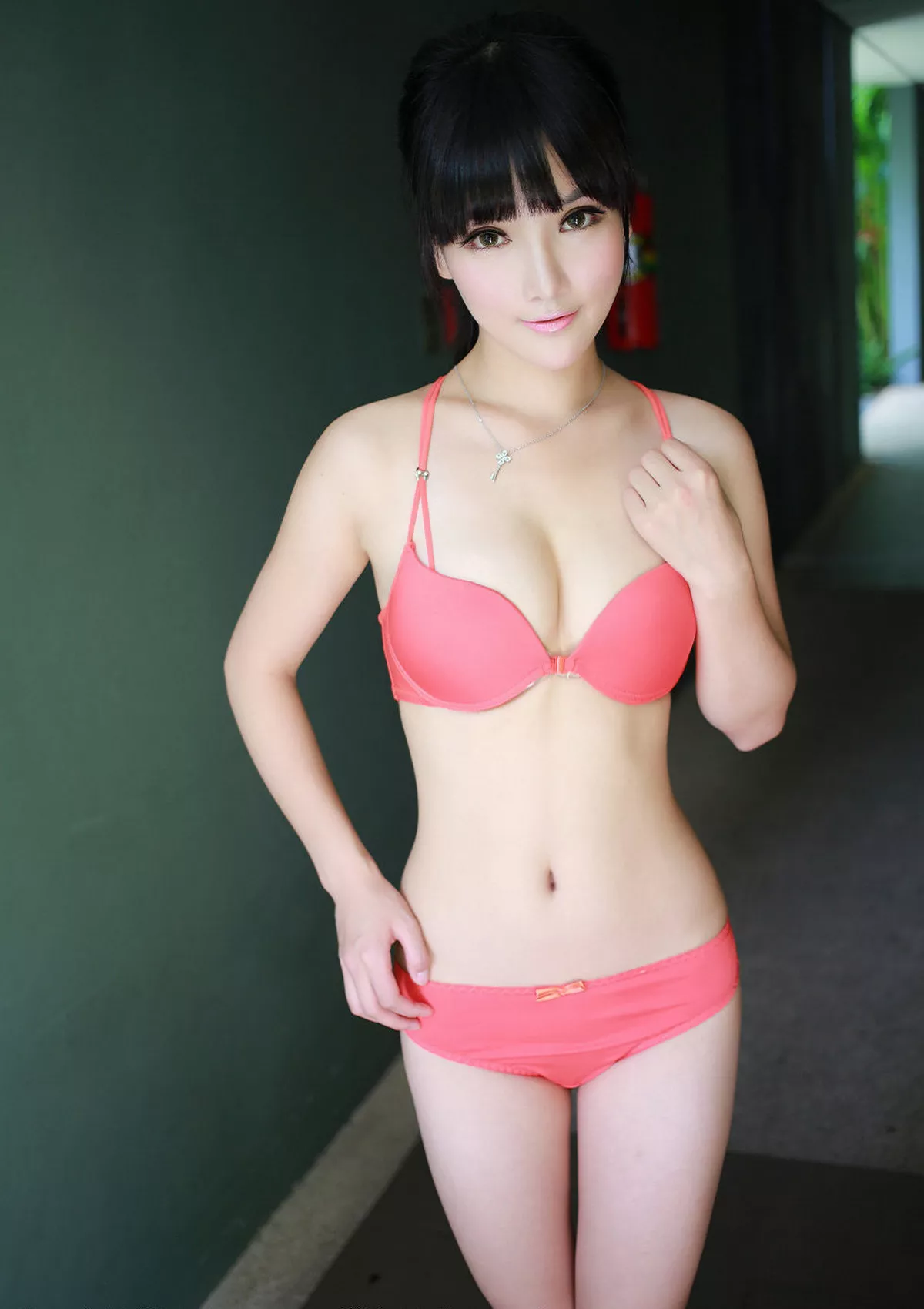 秀人集.com_[XiuRen秀人网]No.186_嫩模妮儿Bluelabel泰国旅拍私房内衣系列豪乳翘臀诱惑写真64P