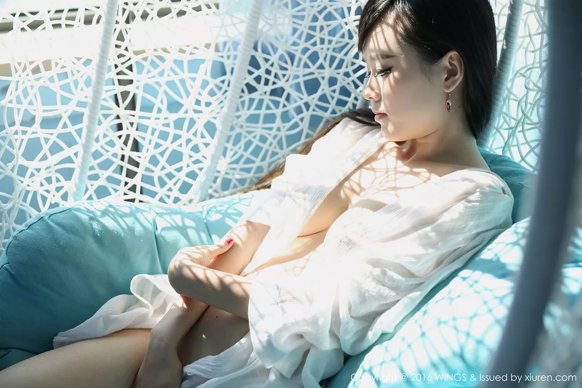 秀人集.com_[WingS影私荟]Vol.022_嫩模喵喵cyann阳光下的私房美少女真空秀美乳极致诱惑写真52P