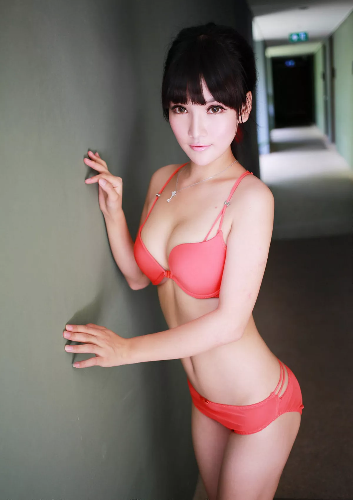 秀人集.com_[XiuRen秀人网]No.186_嫩模妮儿Bluelabel泰国旅拍私房内衣系列豪乳翘臀诱惑写真64P