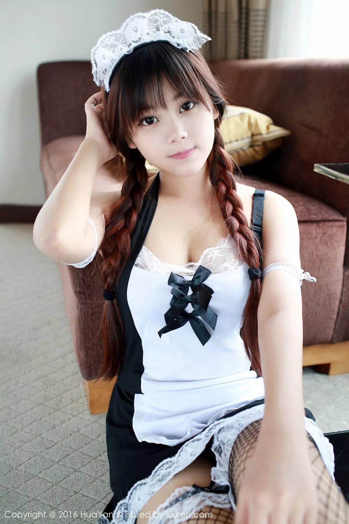 秀人集.com_[HuaYan花の颜]Vol.016_新人嫩模小月儿性感黑色女仆装黑色渔网丝袜清新写真54P