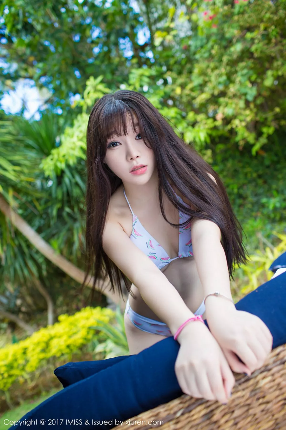 秀人集.com_[IMISS爱蜜社]Vol.149_嫩模芝芝Booty长滩旅拍性感内衣+死库水秀完美曲线写真57P