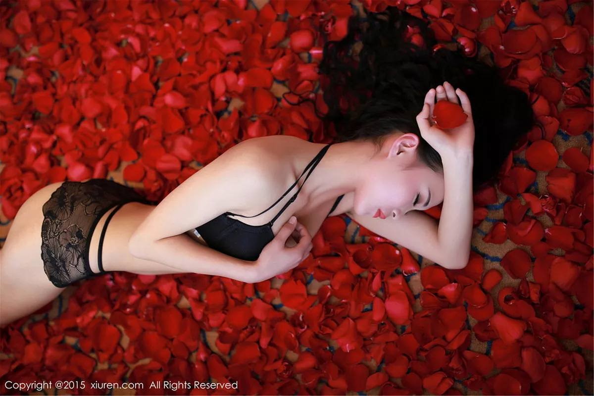 秀人集.com_[XiuRen秀人网]No.276_嫩模CyberJelly霜爷黑色蕾丝内衣玫瑰花香艳诱惑写真63P