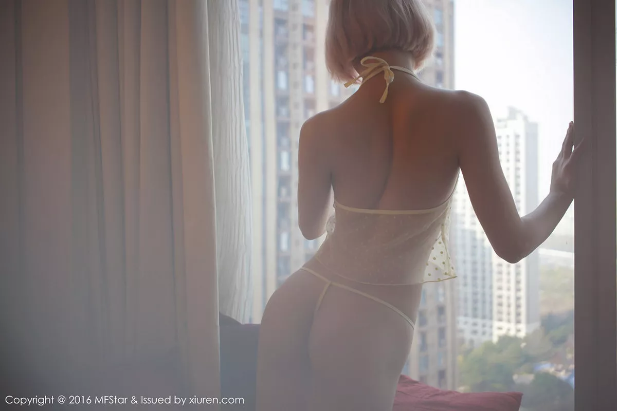 秀人集.com_[MFStar模范学院]Vol.082_嫩模悦爷妖精居家红色内衣半脱内裤秀诱人翘臀写真51P