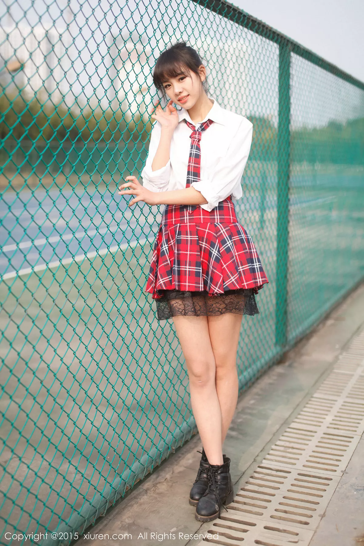 秀人集.com_[XiuRen秀人网]No.318_邻家女孩七米baby户外红色格子裙清新学生装迷人写真112P