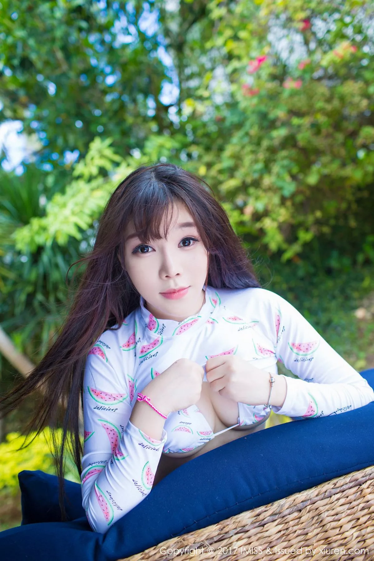 秀人集.com_[IMISS爱蜜社]Vol.149_嫩模芝芝Booty长滩旅拍性感内衣+死库水秀完美曲线写真57P