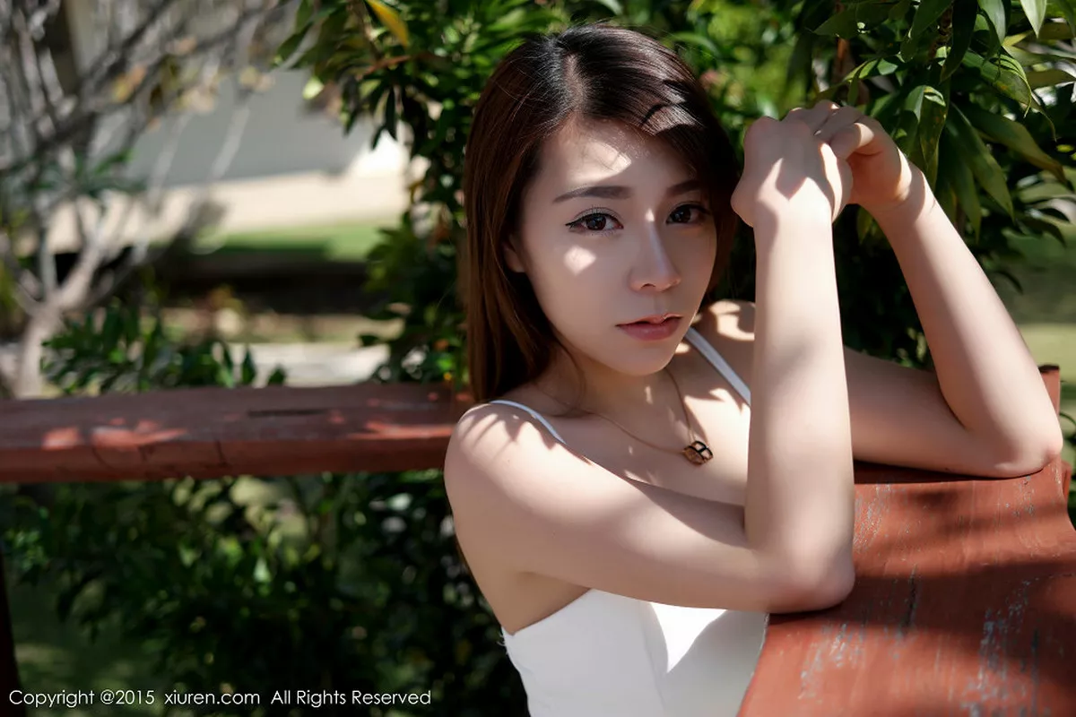 秀人集.com_[XiuRen秀人网]No.292_大胸嫩模vetiver嘉宝贝儿牛仔短裤白色上衣性感写真50P