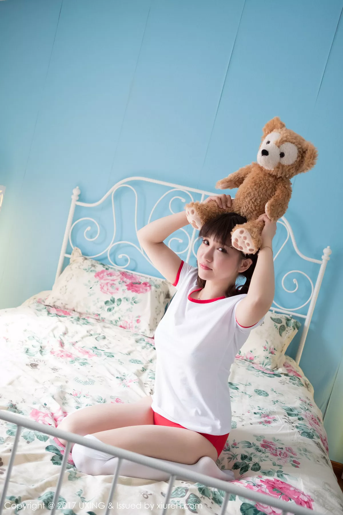 秀人集.com_[UXING优星馆]Vol.040_嫩模K8傲娇萌萌Vivian居家大床上体操服可爱萌动写真60P