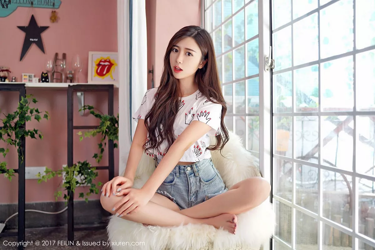 秀人集.com_[FeiLin嗲囡囡]Vol.074_人气嫩模方绮言Ayaka居家私房牛仔热裤秀完美身材写真40P