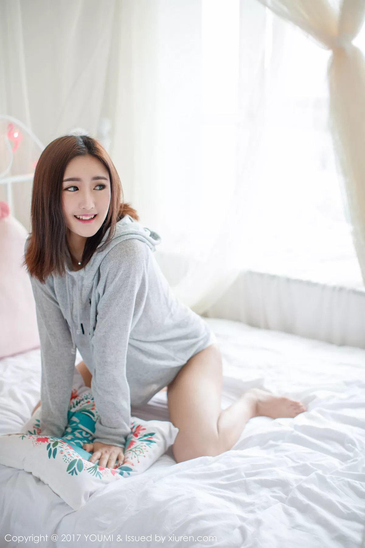 秀人集.com_[YouMi尤蜜荟]Vol.026_嫩模周琰琳LIN居家床上性感蕾丝内衣+护士制服诱惑写真49P