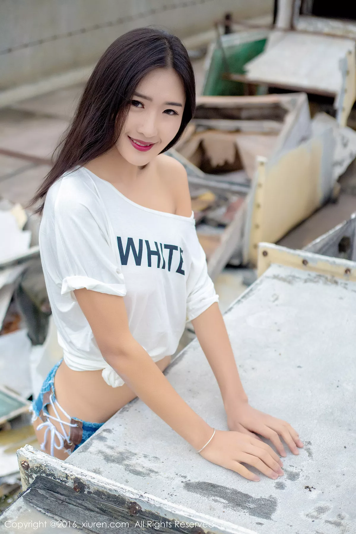 秀人集.com_[XiuRen秀人网]No.624_嫩模周琰琳LIN室外露天天台性感内衣黑色蕾丝袜迷人美腿写真49P