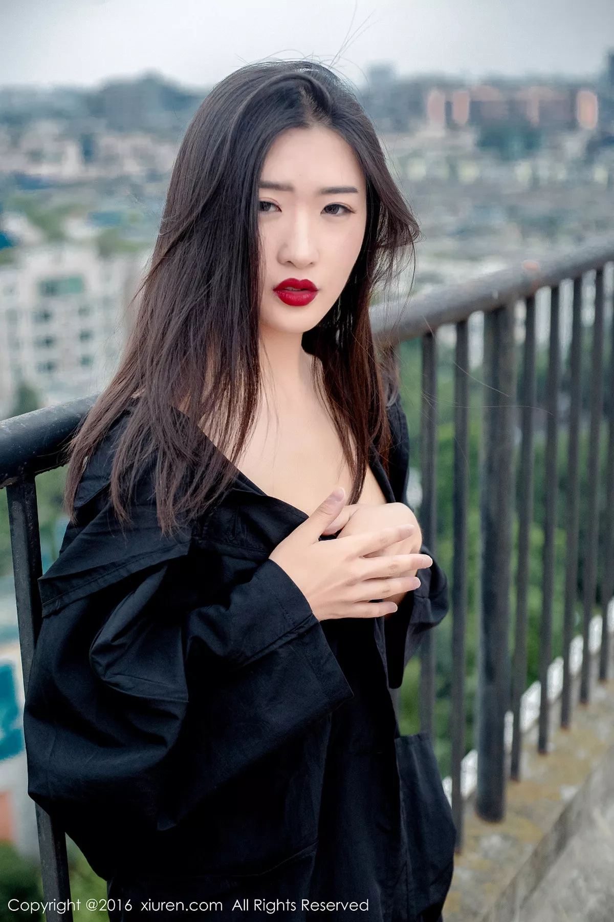 秀人集.com_[XiuRen秀人网]No.624_嫩模周琰琳LIN室外露天天台性感内衣黑色蕾丝袜迷人美腿写真49P