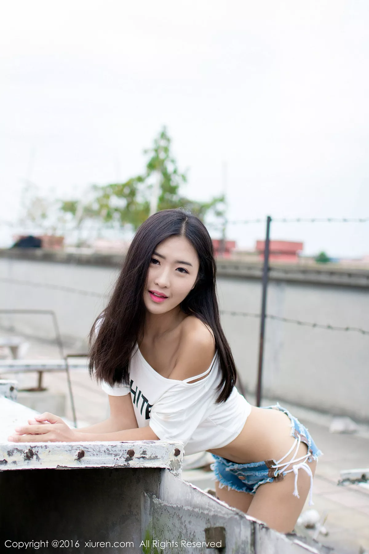 秀人集.com_[XiuRen秀人网]No.624_嫩模周琰琳LIN室外露天天台性感内衣黑色蕾丝袜迷人美腿写真49P