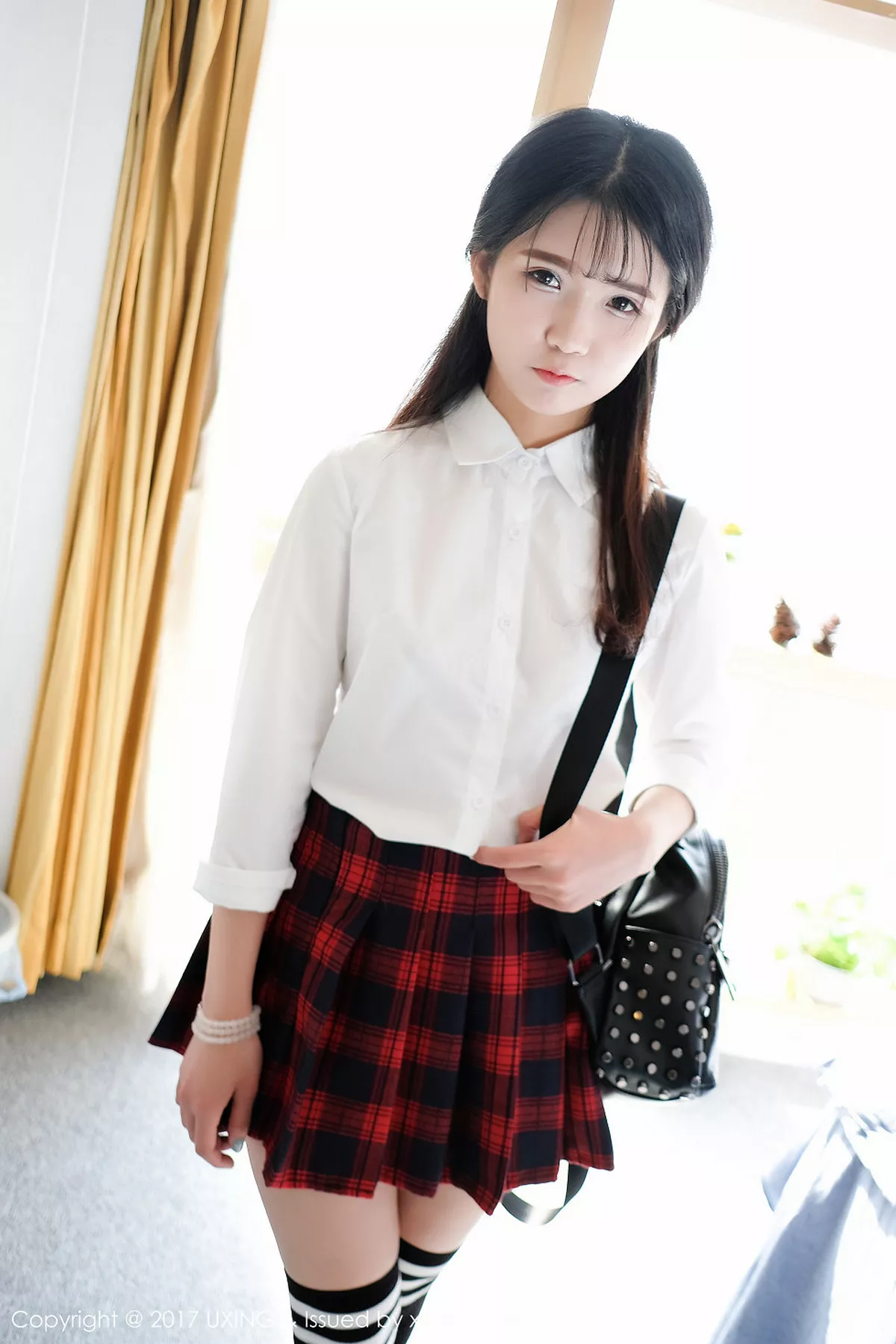 秀人集.com_[UXING优星馆]Vol.046_童颜巨乳妹子可爱的小叶子格子短裙学生装性感内衣写真50P