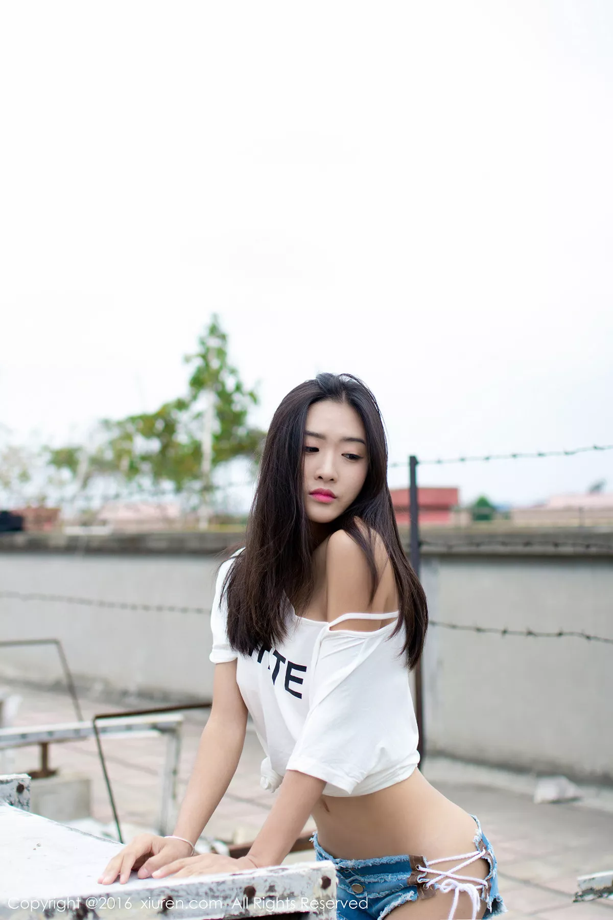 秀人集.com_[XiuRen秀人网]No.624_嫩模周琰琳LIN室外露天天台性感内衣黑色蕾丝袜迷人美腿写真49P