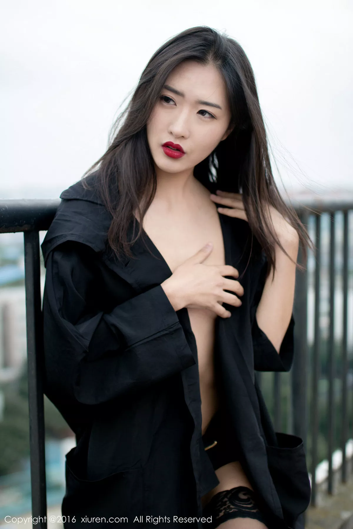 秀人集.com_[XiuRen秀人网]No.624_嫩模周琰琳LIN室外露天天台性感内衣黑色蕾丝袜迷人美腿写真49P