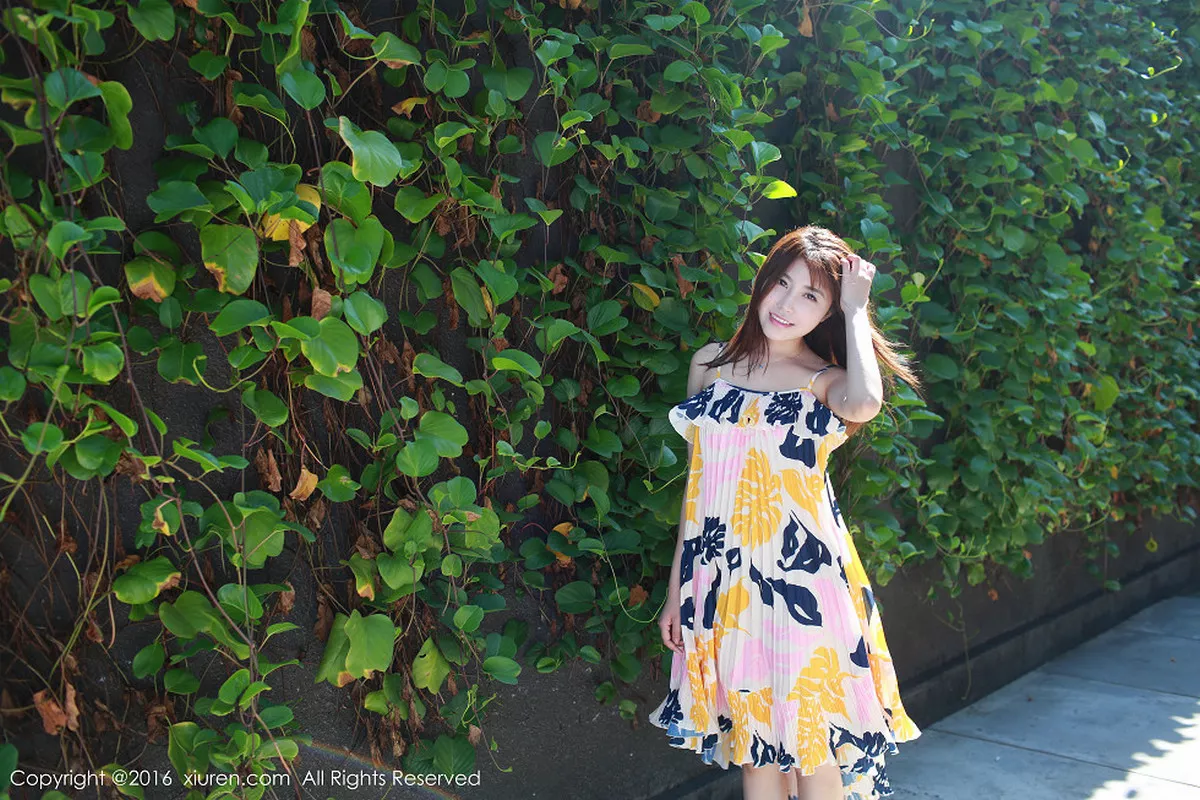 秀人集.com_[XiuRen秀人网]No.542_嫩模许诺Sabrina巴厘岛旅拍黄色短裤秀白嫩美腿性感写真47P