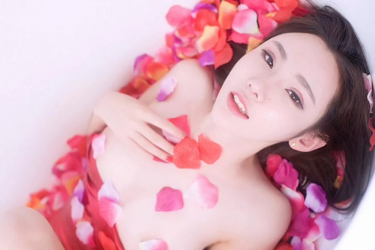 秀人集.com_[XiuRen秀人网]No.625_嫩模萌琪琪Irene高叉猩红色连体比基尼半脱秀豪乳诱惑写真59P