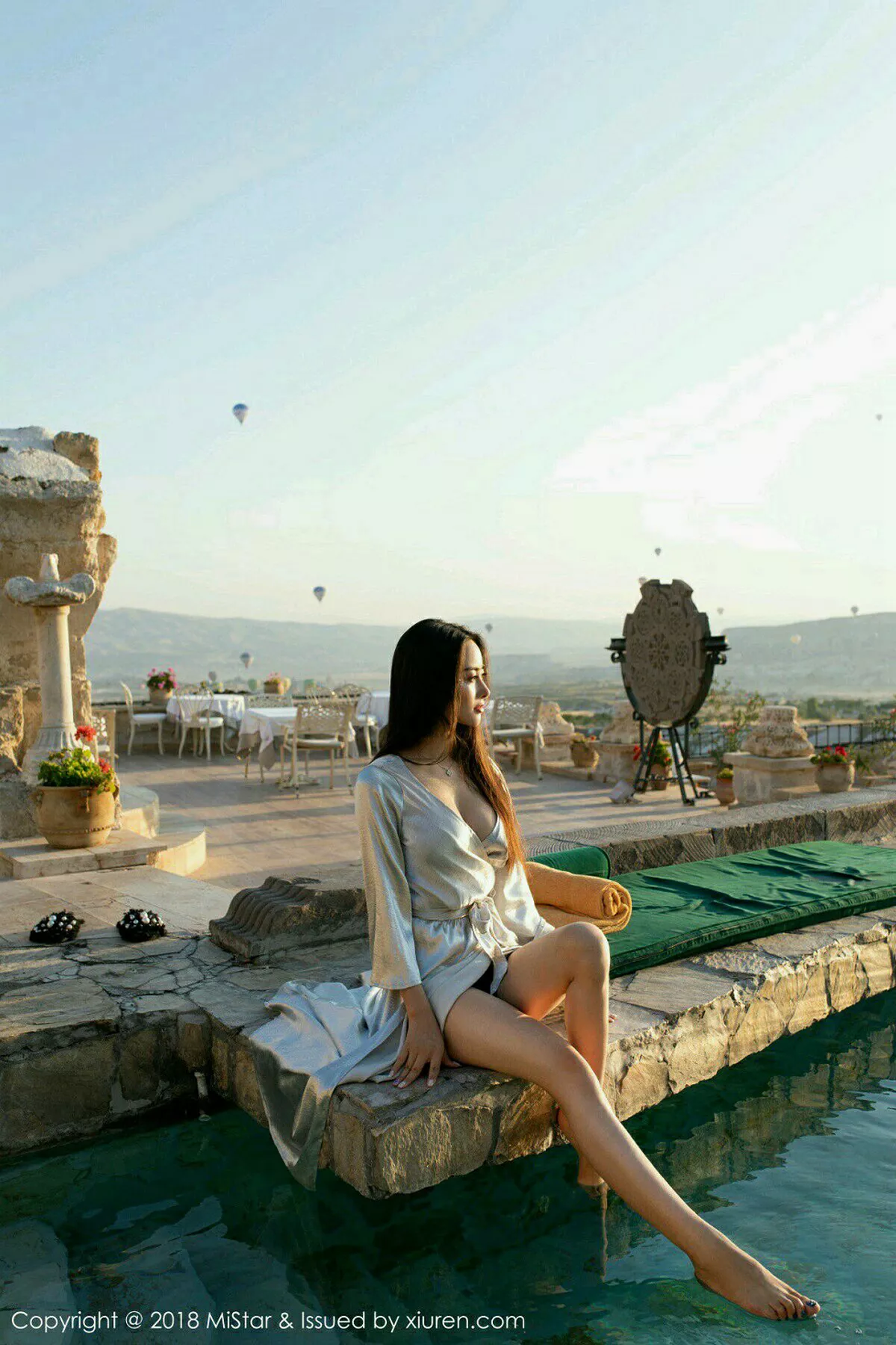 秀人集.com_[MiStar魅妍社]Vol.245_女神穆菲菲土耳其旅拍真空白色浴袍+吊带黑丝袜完美诱惑写真45P
