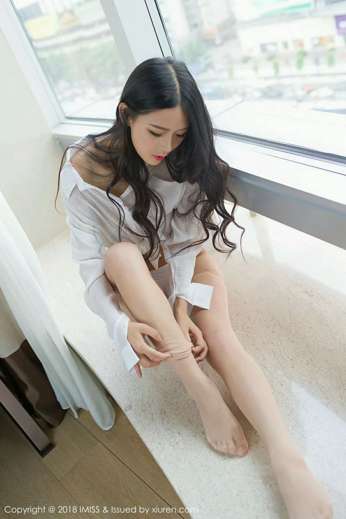 秀人集.com_[IMISS爱蜜社]Vol.299_嫩模语嫣Candy私房白衬衣配肉丝袜+红色和服性感写真38P